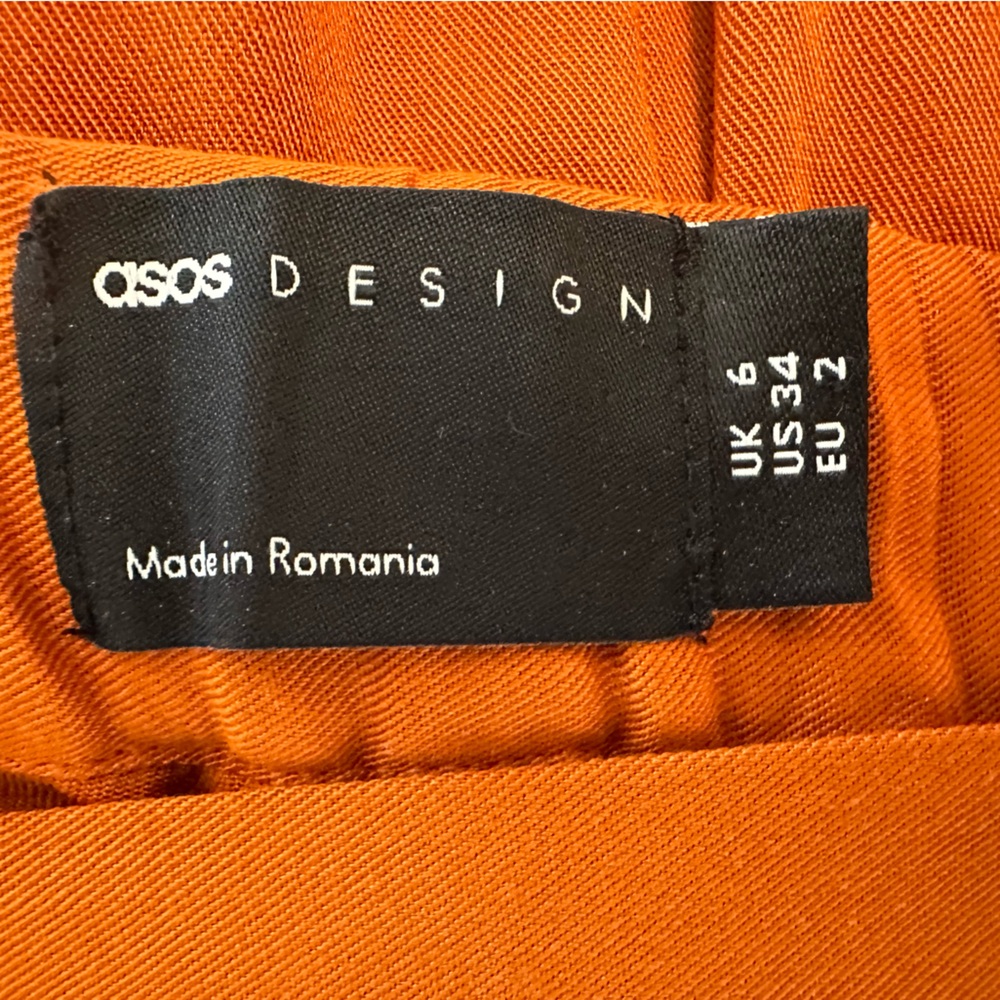 ASOS Design Rust Colored Short - Picture 3 of 3